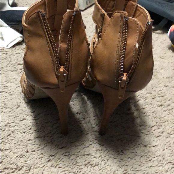 Heels - Picture 3 of 4